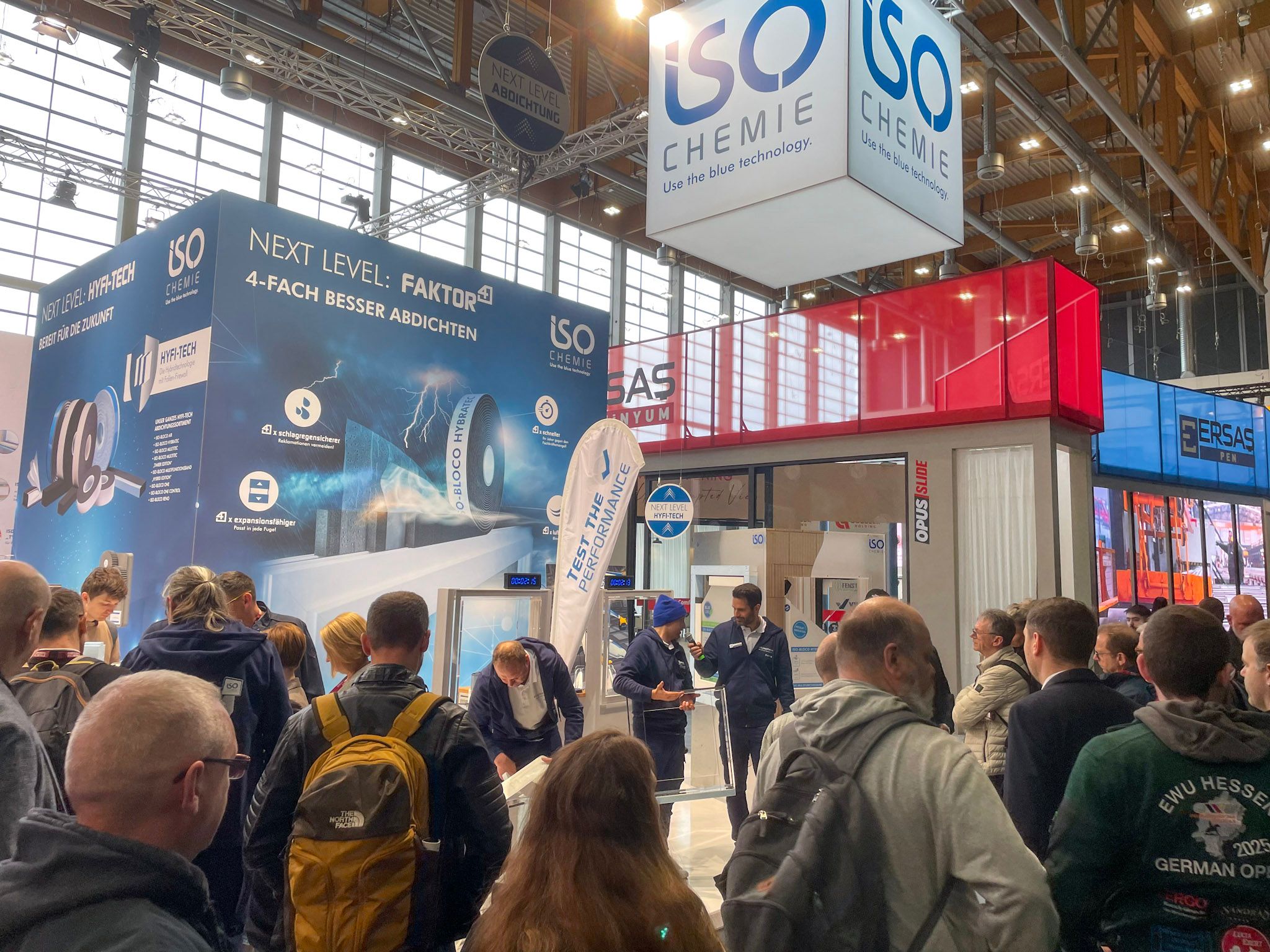 Starker Andrang am Messestand.jpg